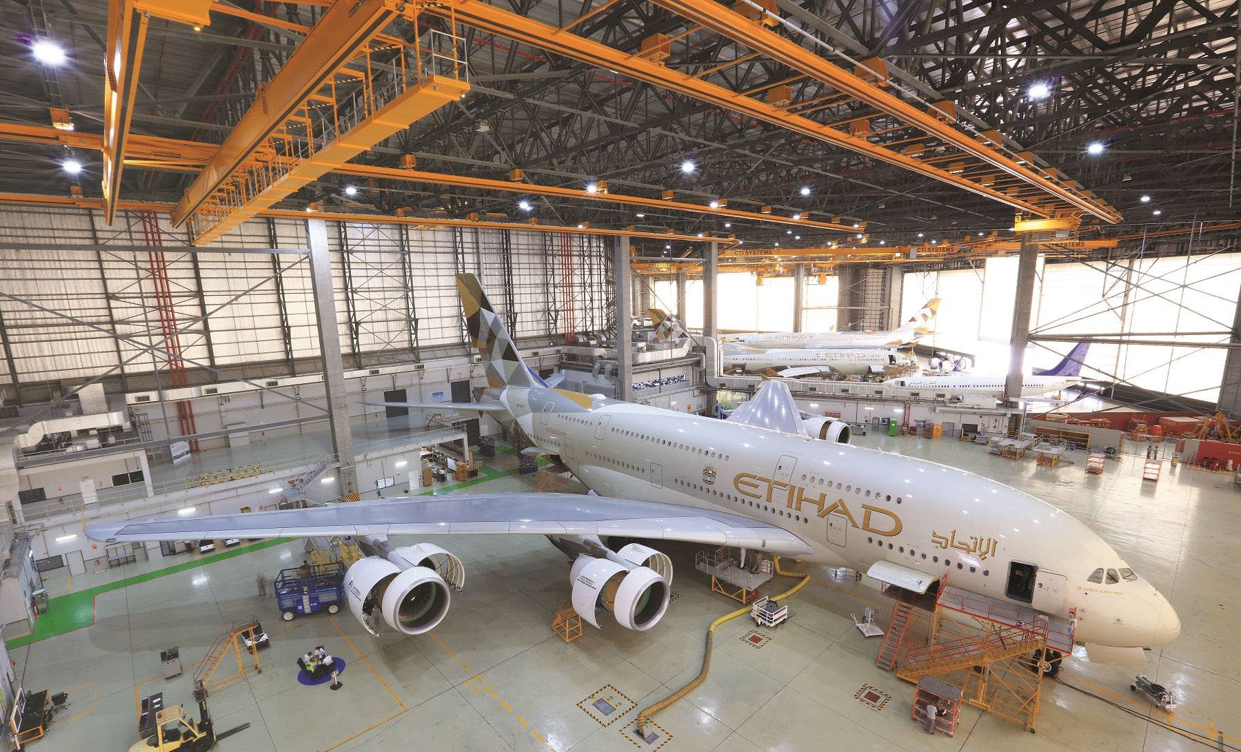 Hangar de mantenimiento mayor a gran escala